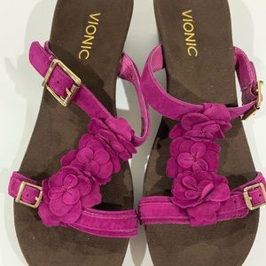Women’s Vionic Size 8M Plum Colored Sandals